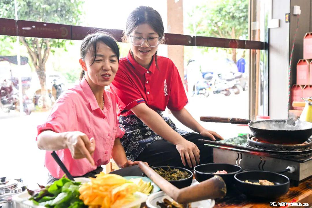 全网追的“扁担女孩”，找了一份暑假工，时薪12元 - 大连生活资讯 - 大连28生活网 dl.28life.com